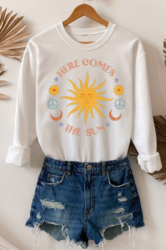 HERE COMES THE SUN GRAPHIC SWEATSHIRT - Style Baby OMG Fashion Boutique - Stylebabyomg - Buy - Aesthetic Baddie Outfits - Babyboo - OOTD - Shie 