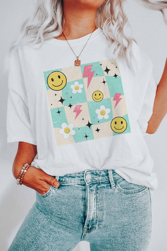 DAISY SMILEY CHECKER GRAPHIC TEE PLUS SIZE - Style Baby OMG Fashion Boutique - Stylebabyomg - Buy - Aesthetic Baddie Outfits - Babyboo - OOTD - Shie 
