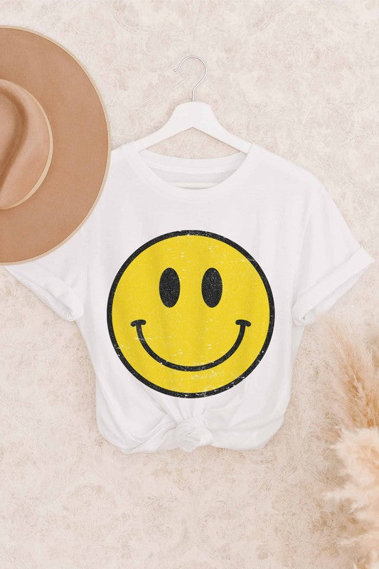 SMILEY GRAPHIC TEE PLUS SIZE - Style Baby OMG Fashion Boutique - Stylebabyomg - Buy - Aesthetic Baddie Outfits - Babyboo - OOTD - Shie 